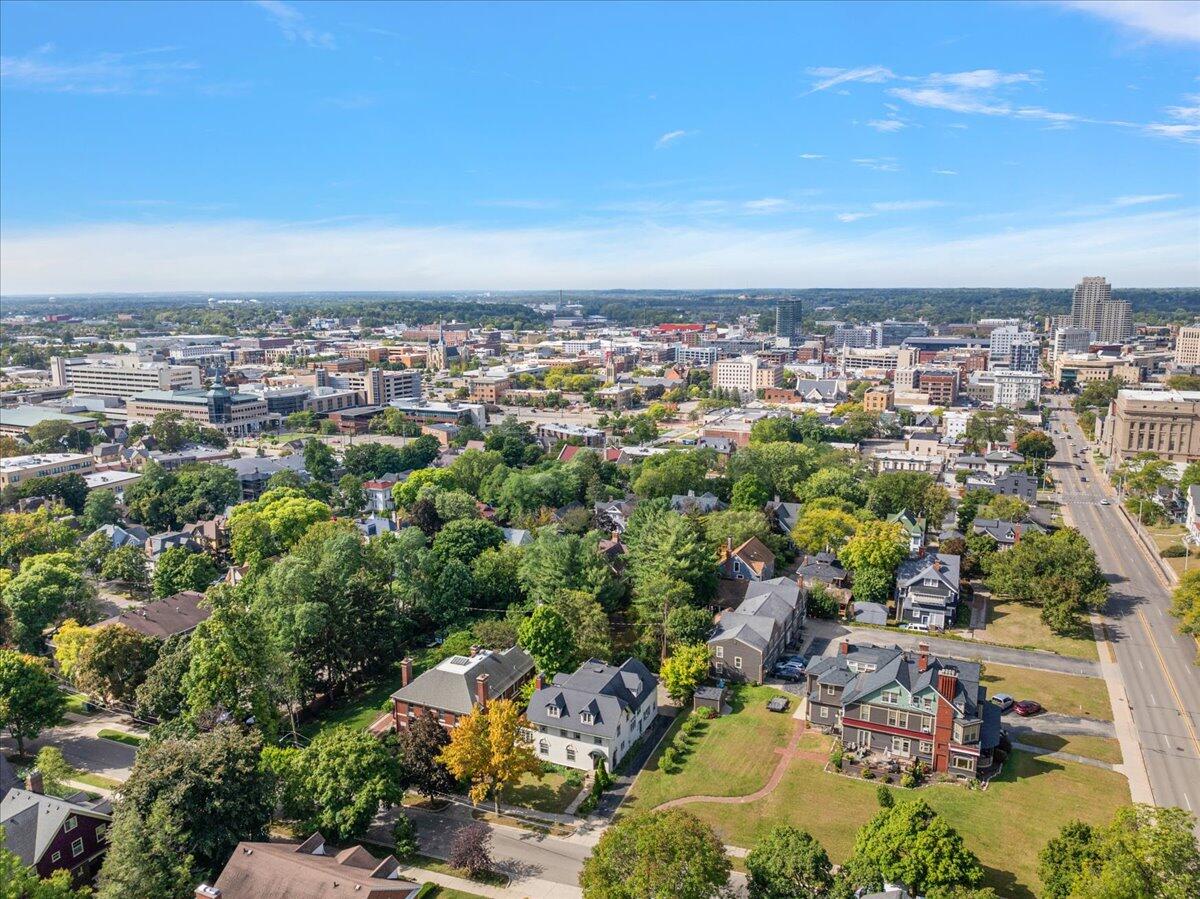 21 Gay Avenue SE