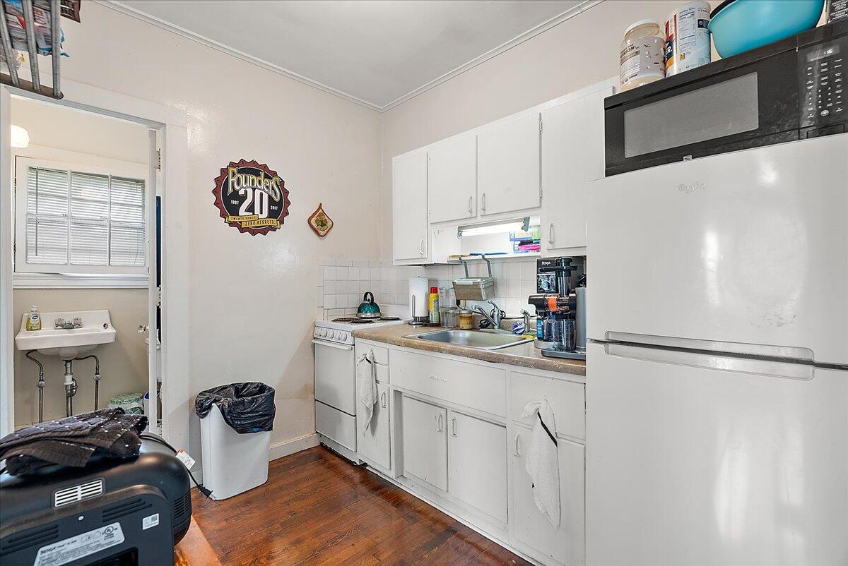 21 Gay Avenue SE