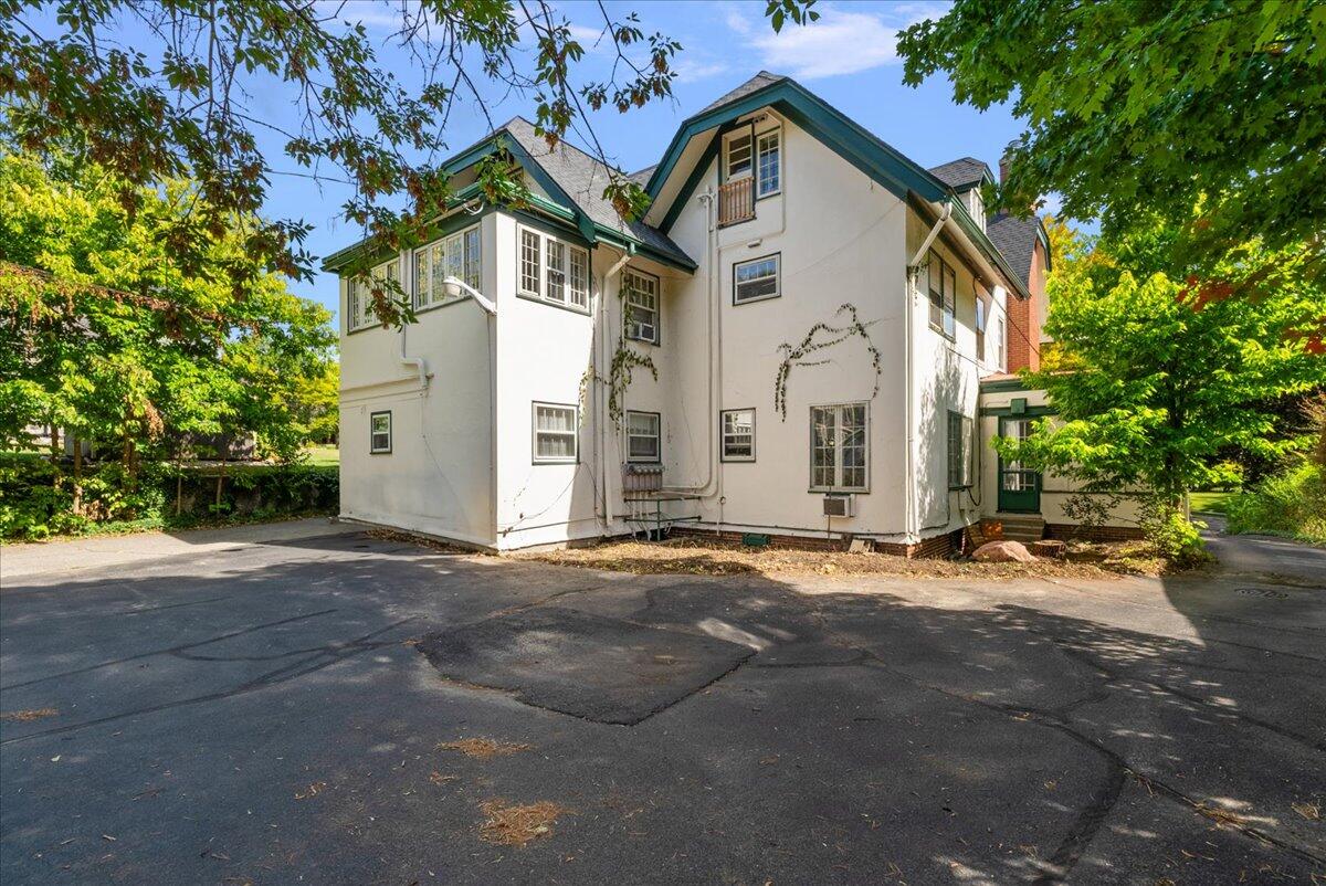 21 Gay Avenue SE