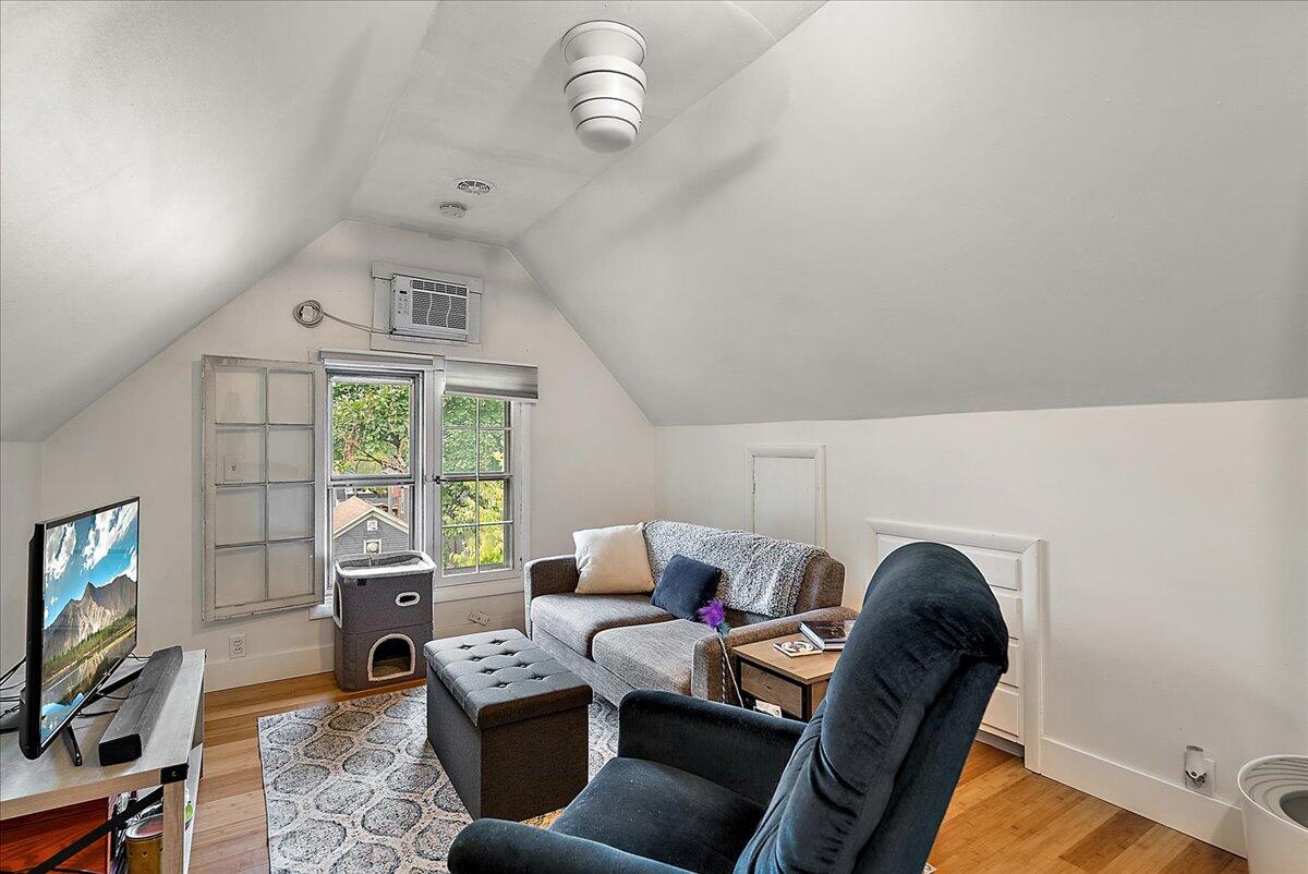 21 Gay Avenue SE