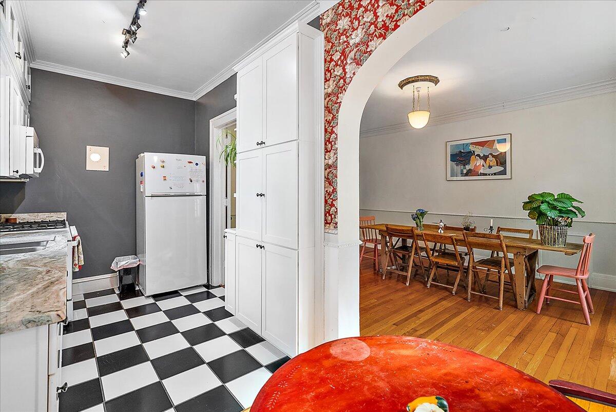 21 Gay Avenue SE