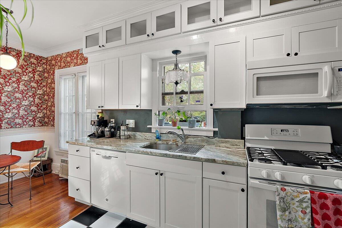 21 Gay Avenue SE