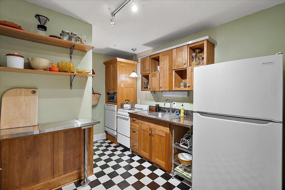 21 Gay Avenue SE