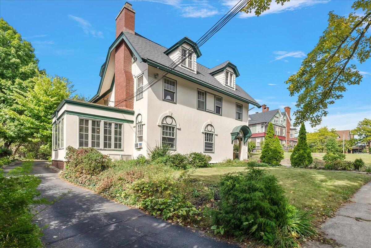 21 Gay Avenue SE