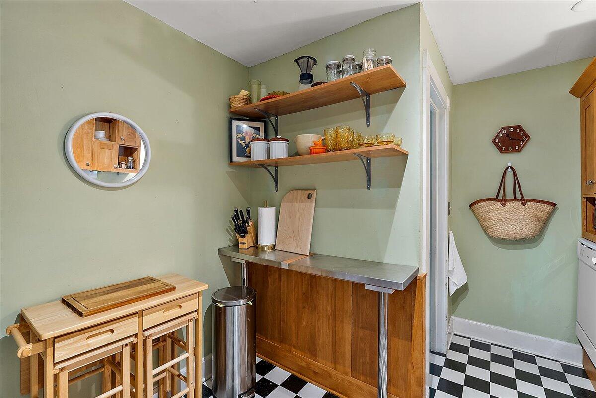 21 Gay Avenue SE