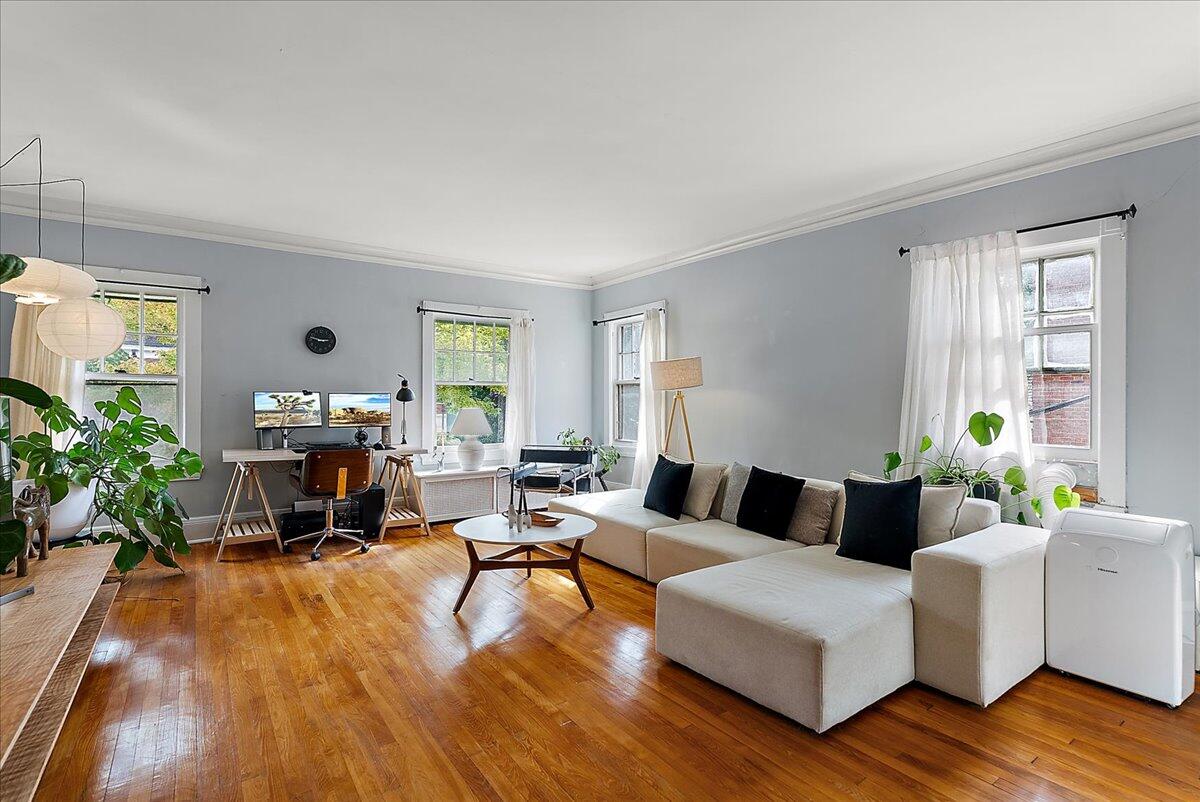 21 Gay Avenue SE