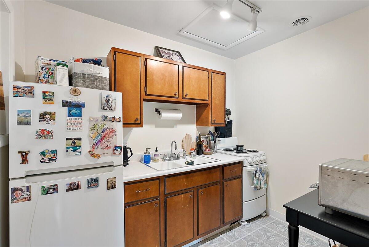 21 Gay Avenue SE