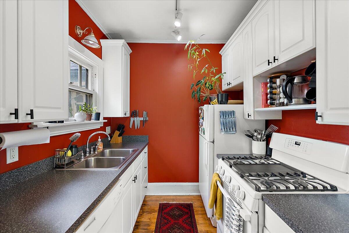 21 Gay Avenue SE