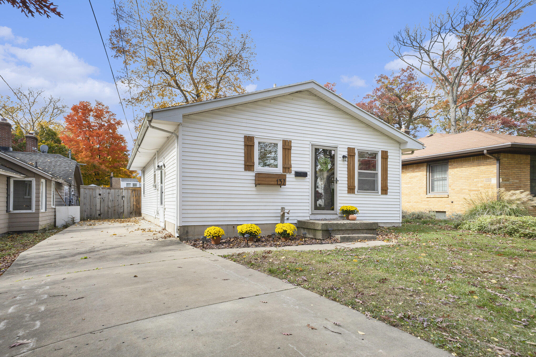 137 Holmdene Boulevard NE