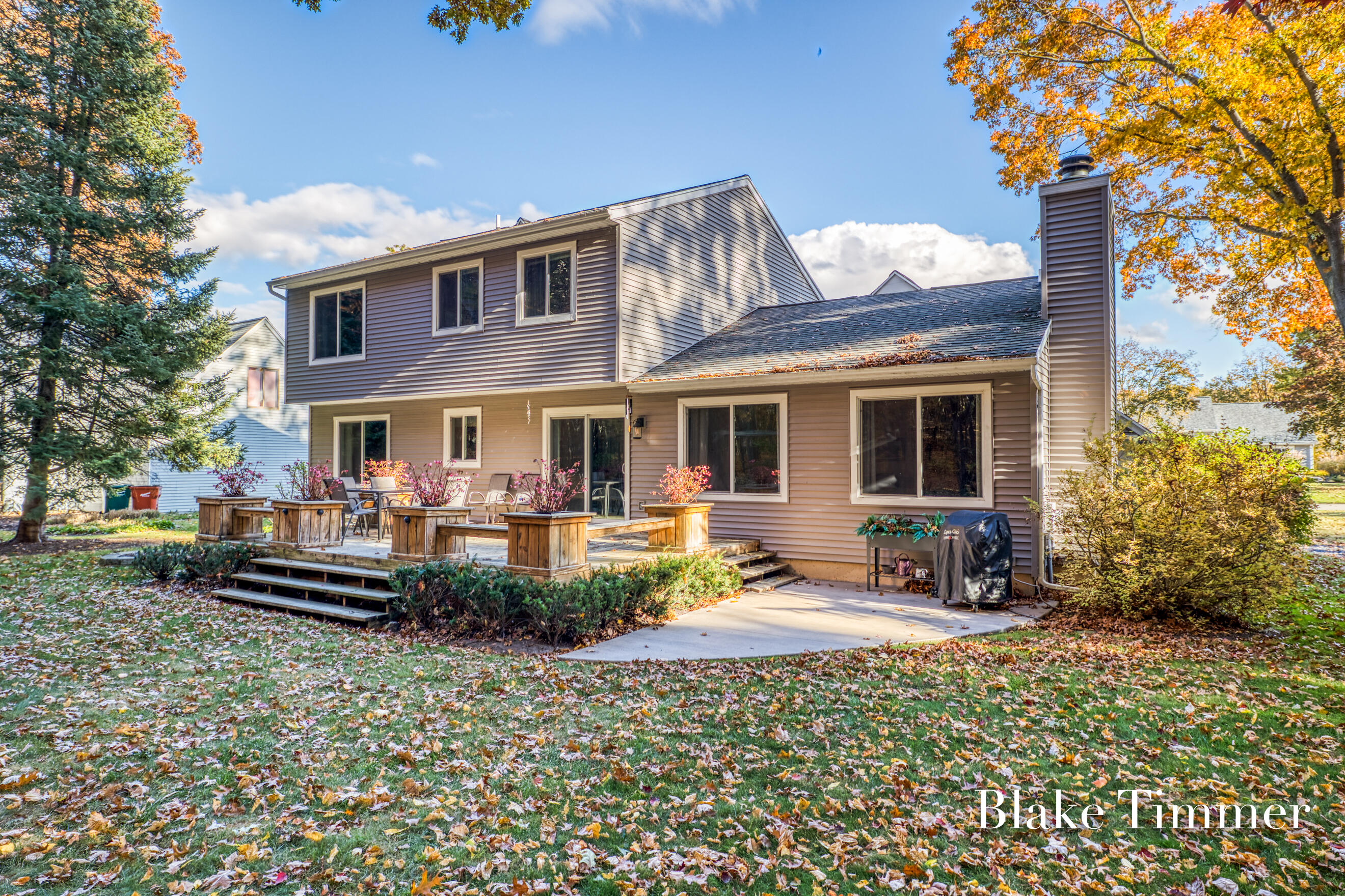 6025 Arroyo Vista Drive NE