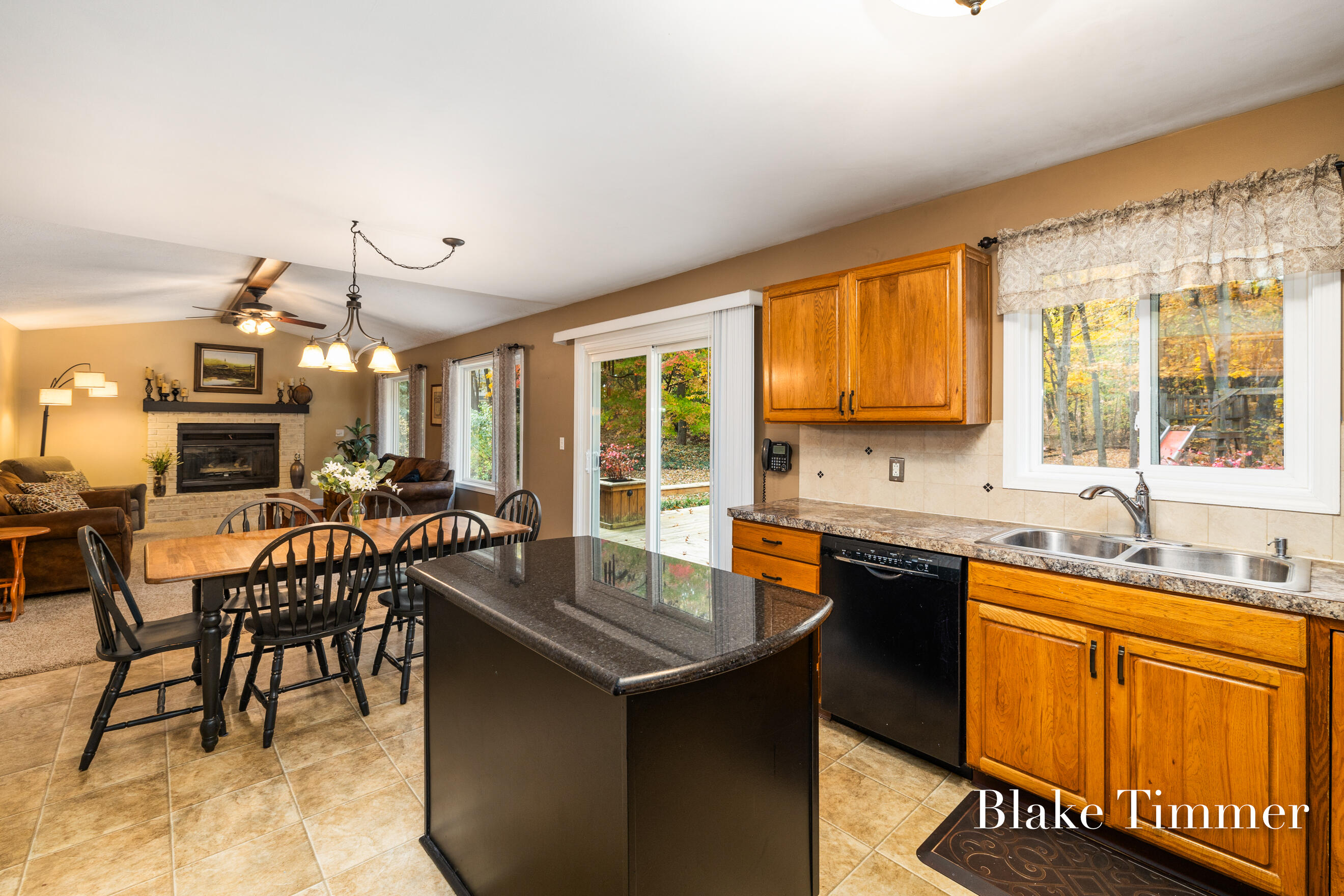 6025 Arroyo Vista Drive NE