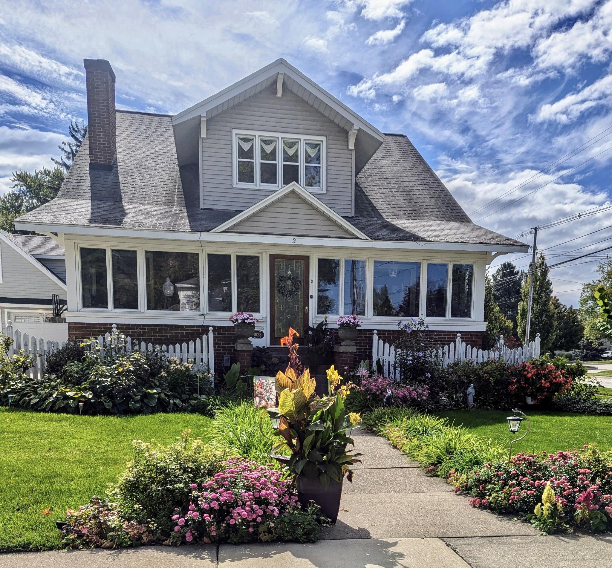 2 E Central Avenue