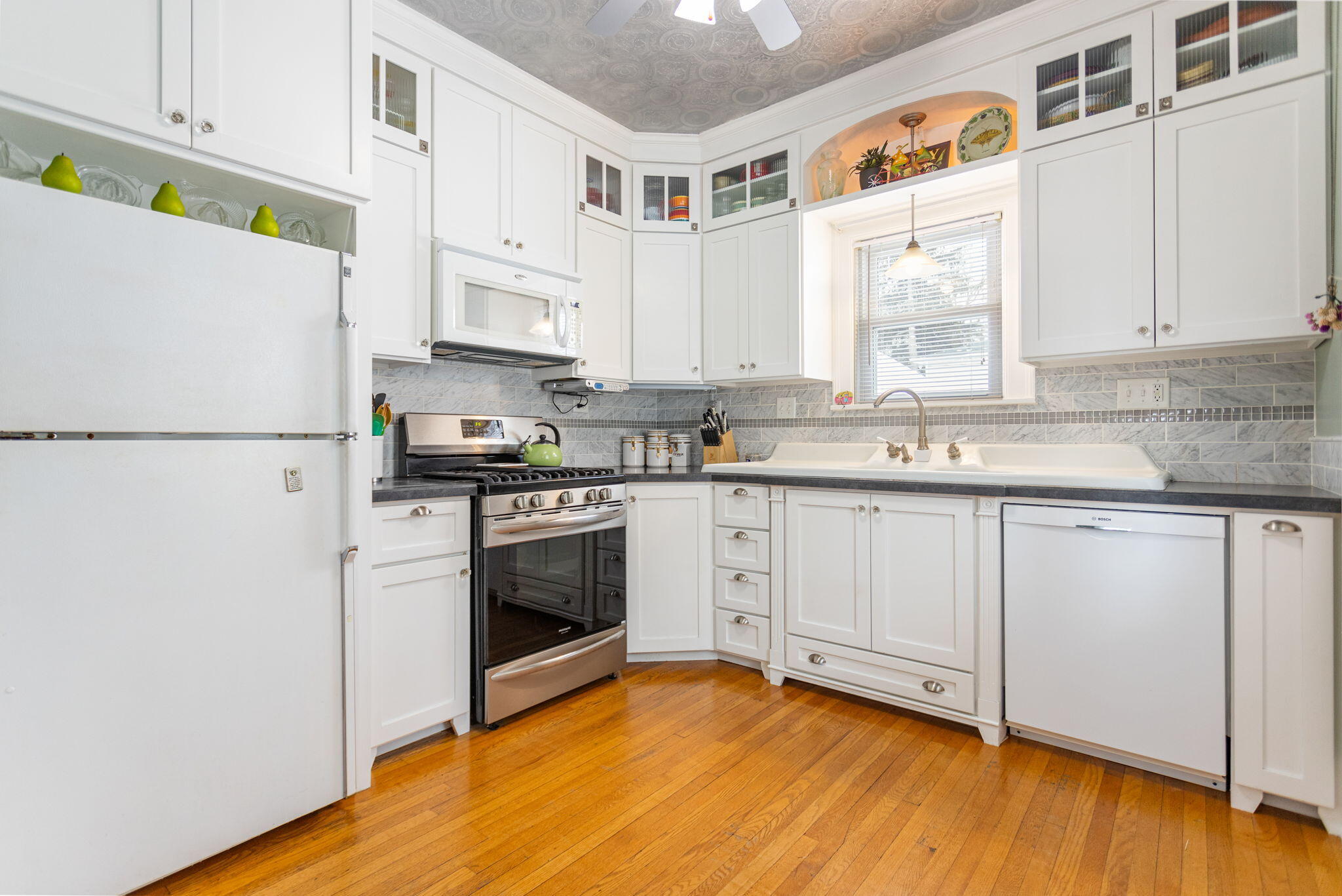 2 E Central Avenue