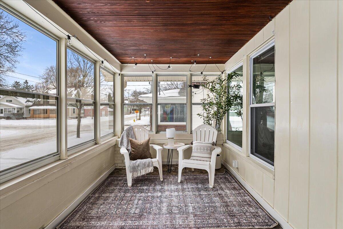 1053 11th Street NW