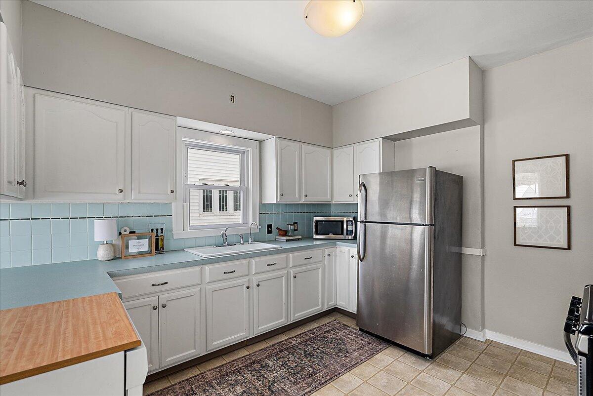 1053 11th Street NW