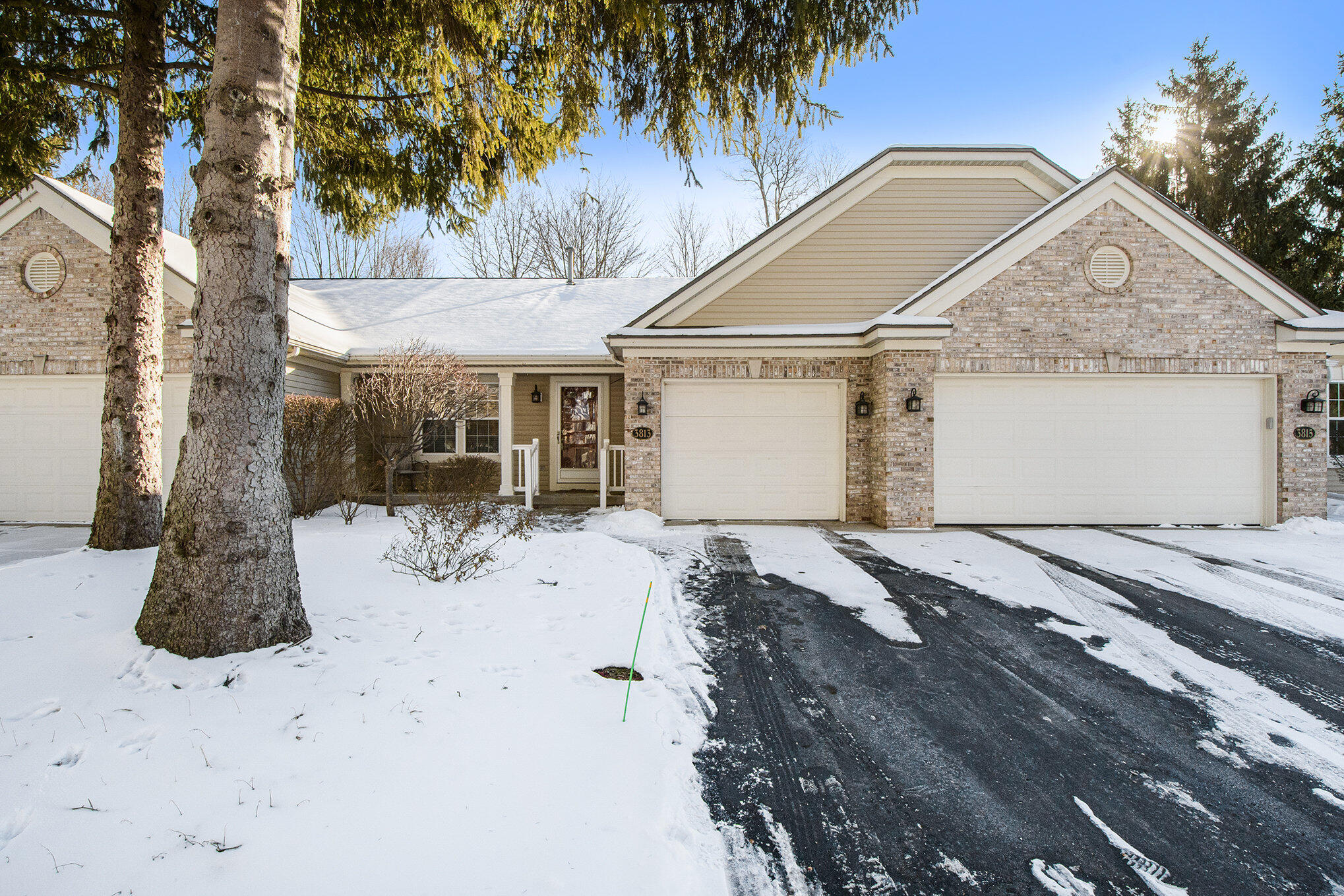 3813 Old Elm Drive SE