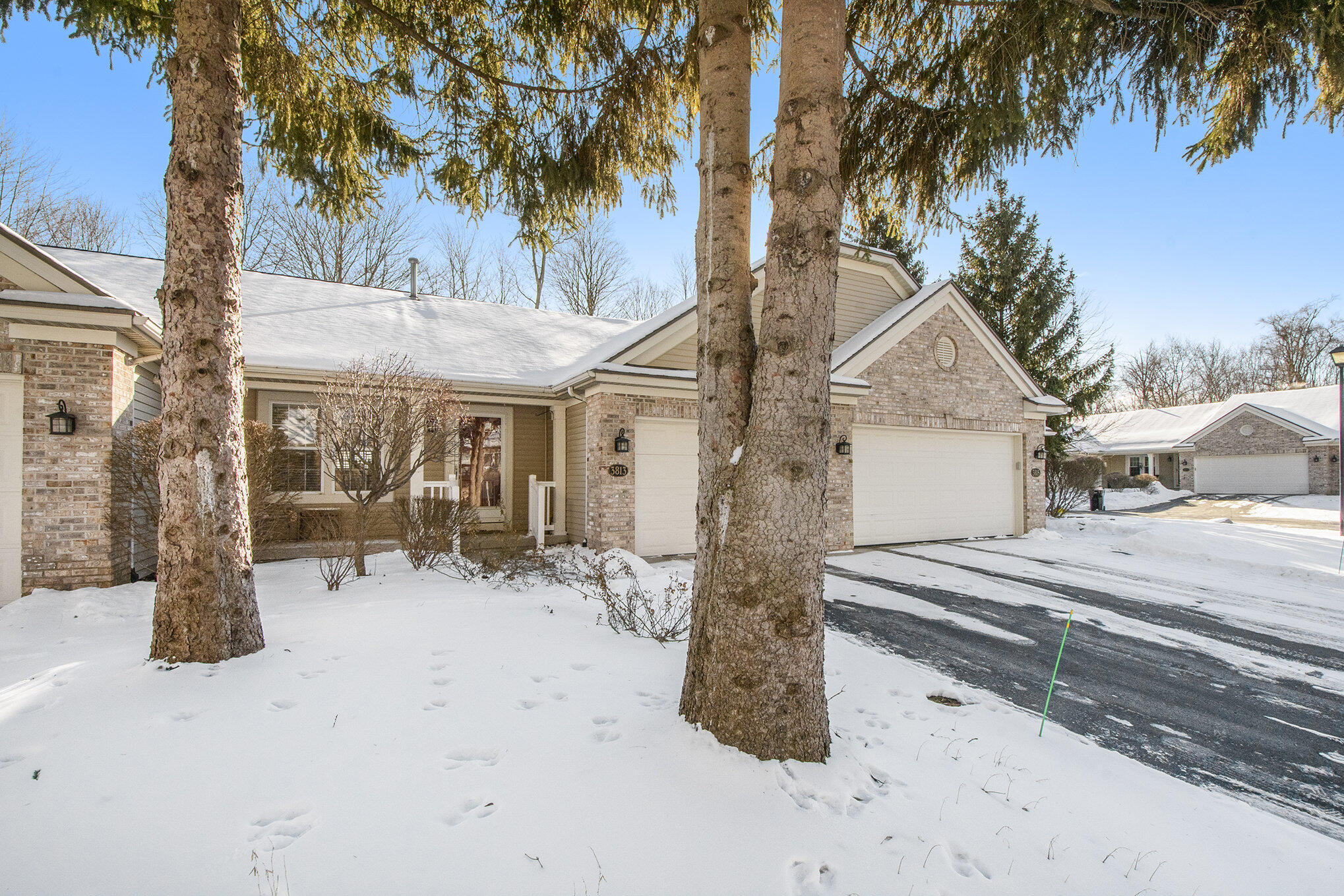 3813 Old Elm Drive SE