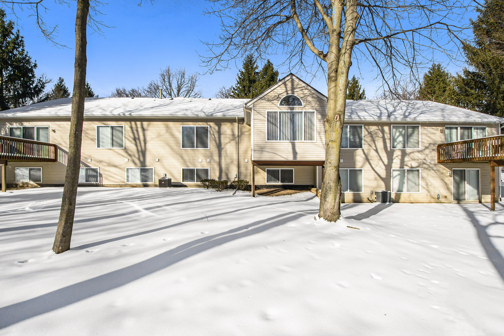 3813 Old Elm Drive SE