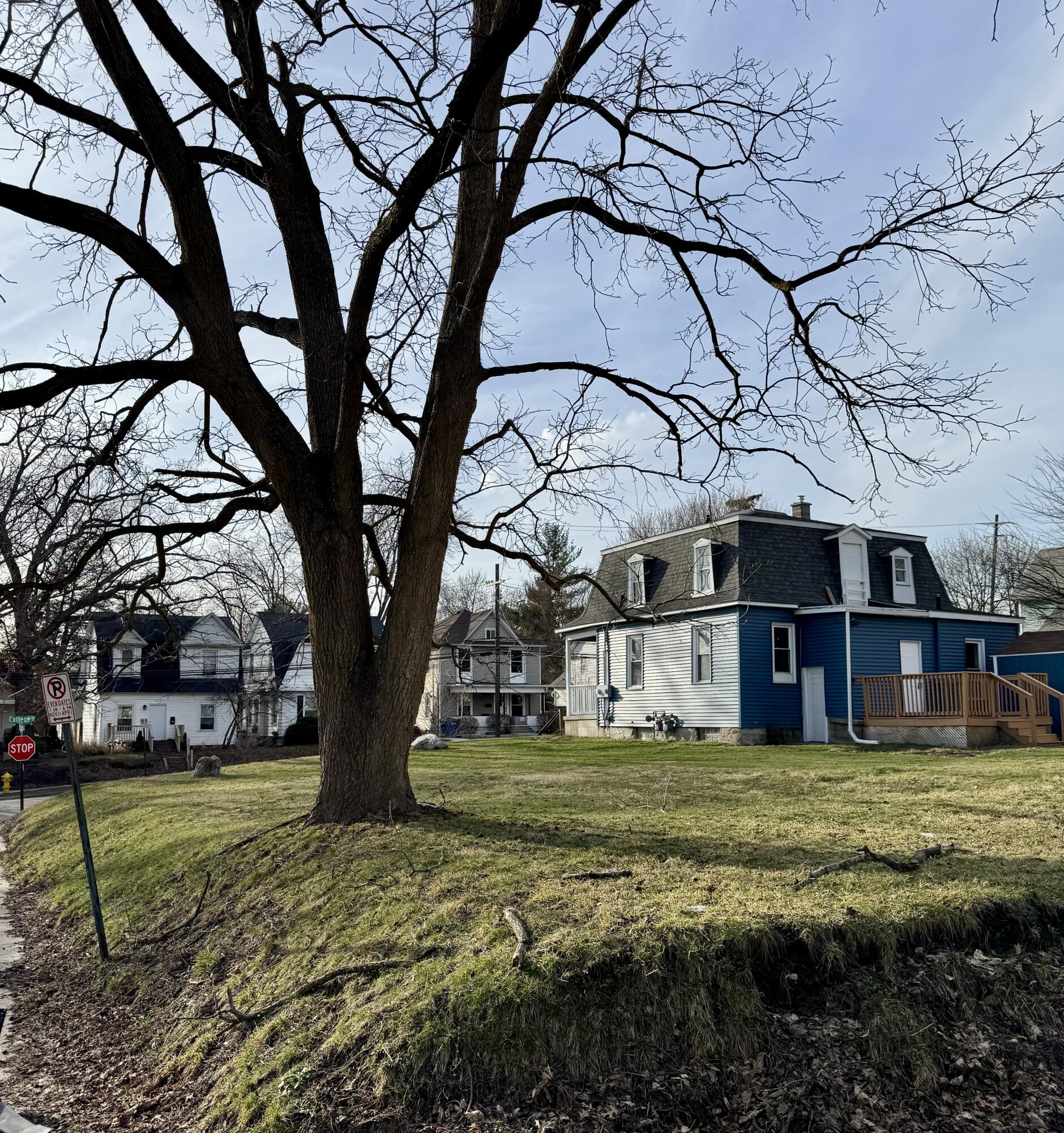 746 College Avenue NE