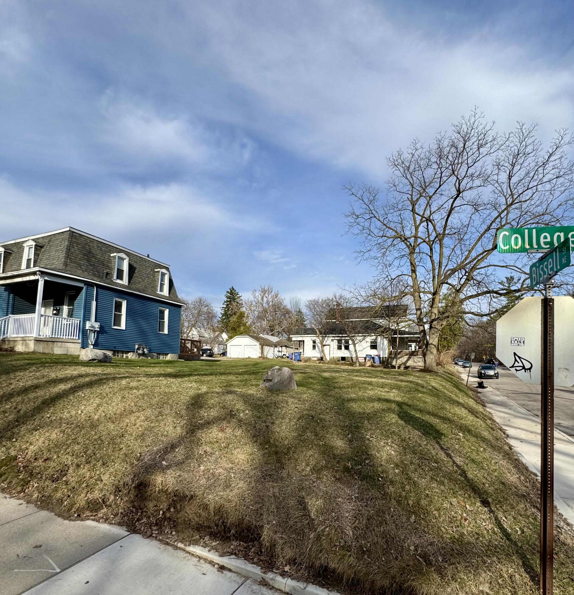 746 College Avenue NE