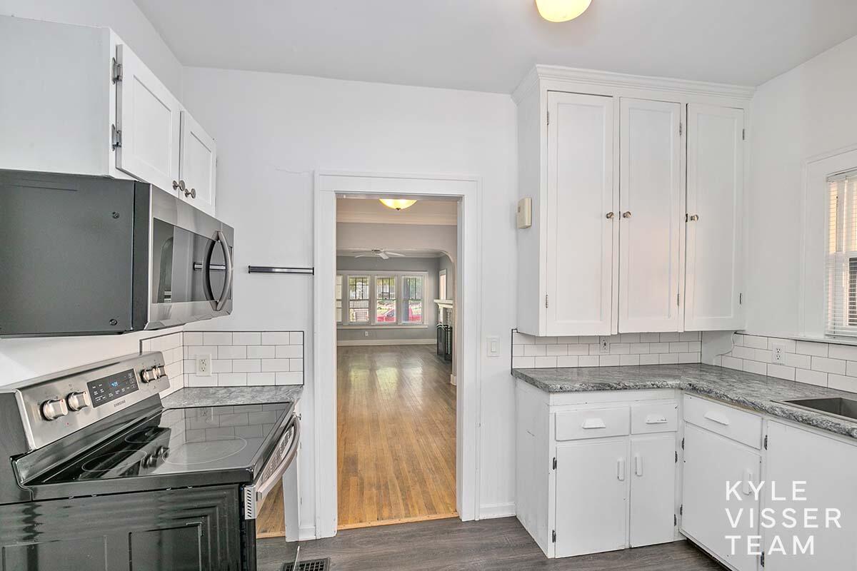 1621 Wealthy Street SE