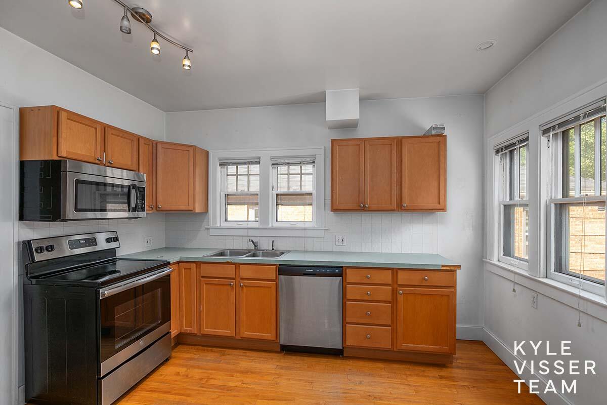 1621 Wealthy Street SE