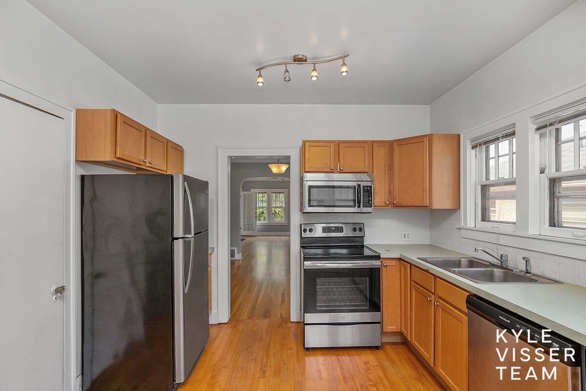 1621 Wealthy Street SE