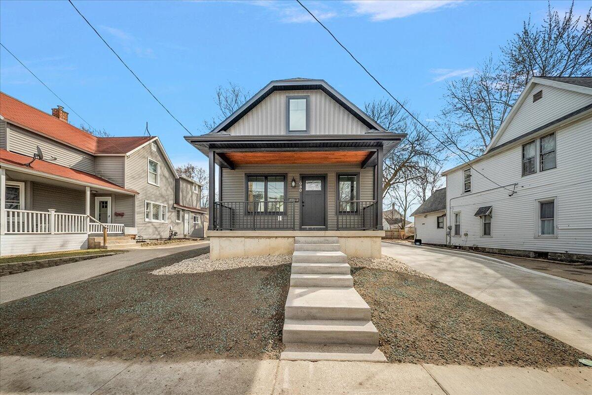 1030 Helen Street NE
