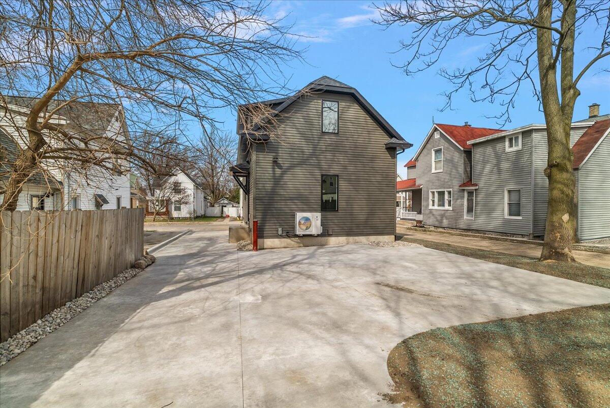 1030 Helen Street NE