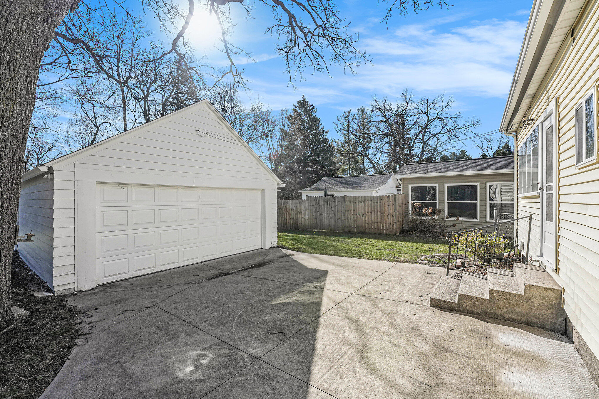 332 Glenhaven Avenue NW
