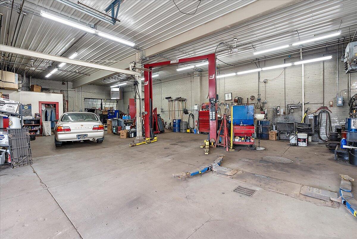 935 & 939 Fulton Street E