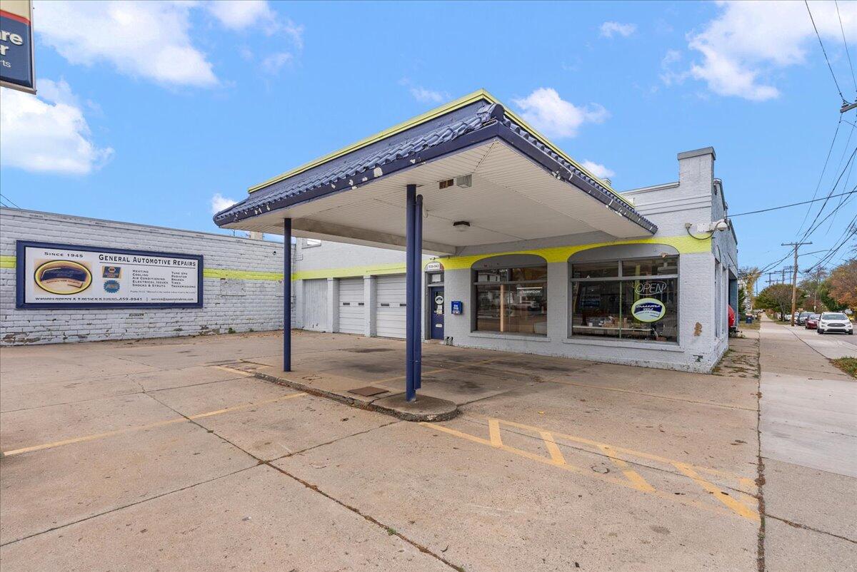 935 & 939 Fulton Street E