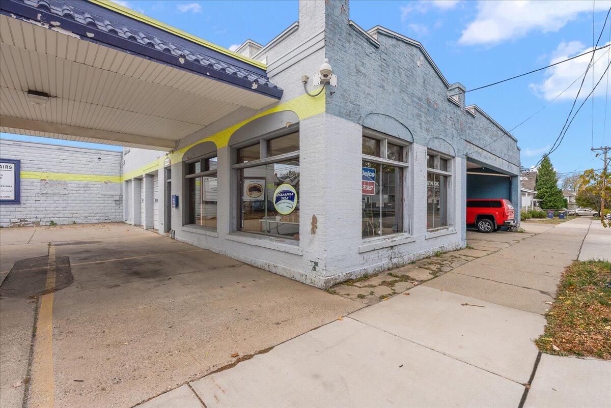 935 & 939 Fulton Street E