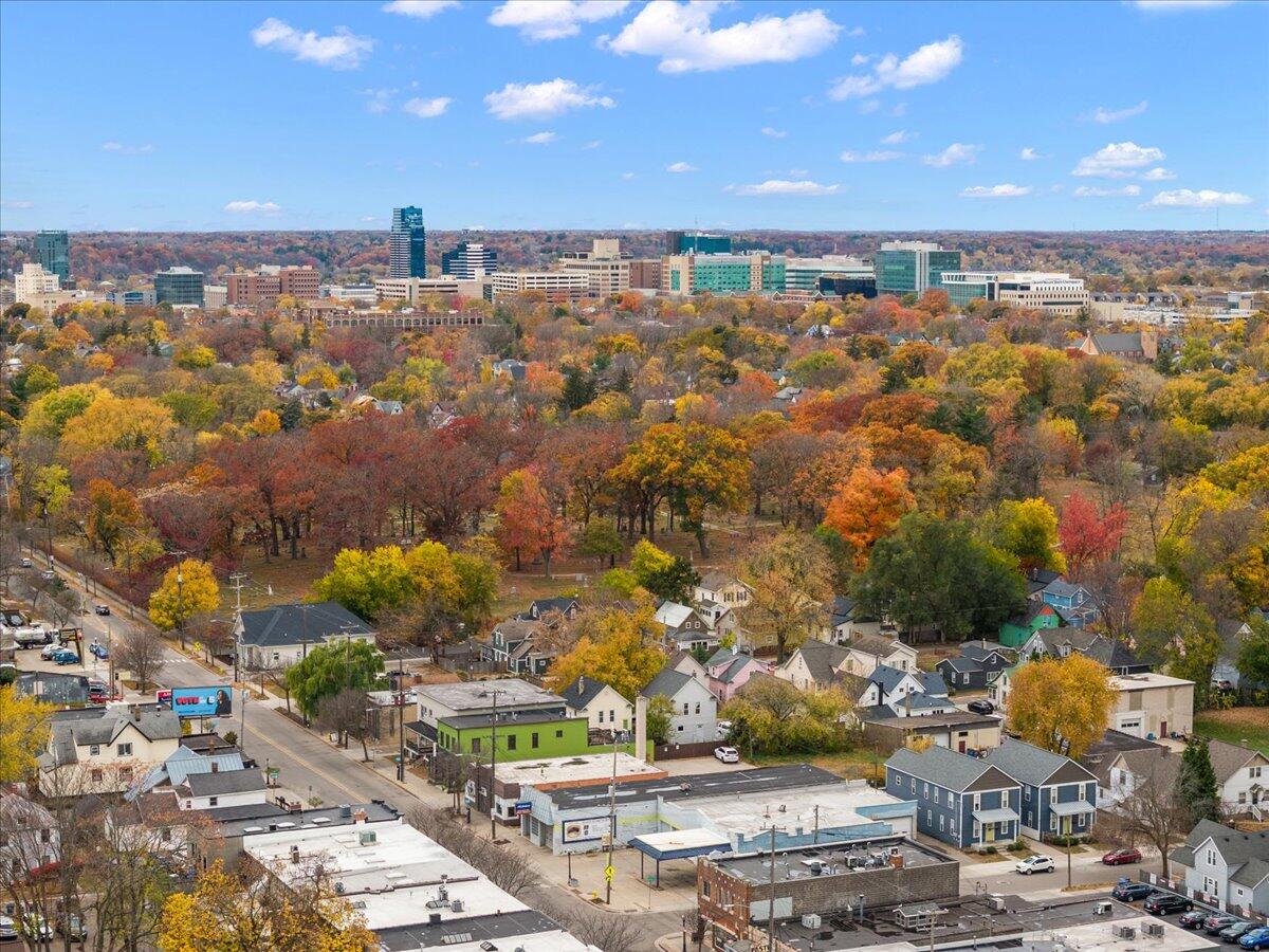 935 & 939 Fulton Street E