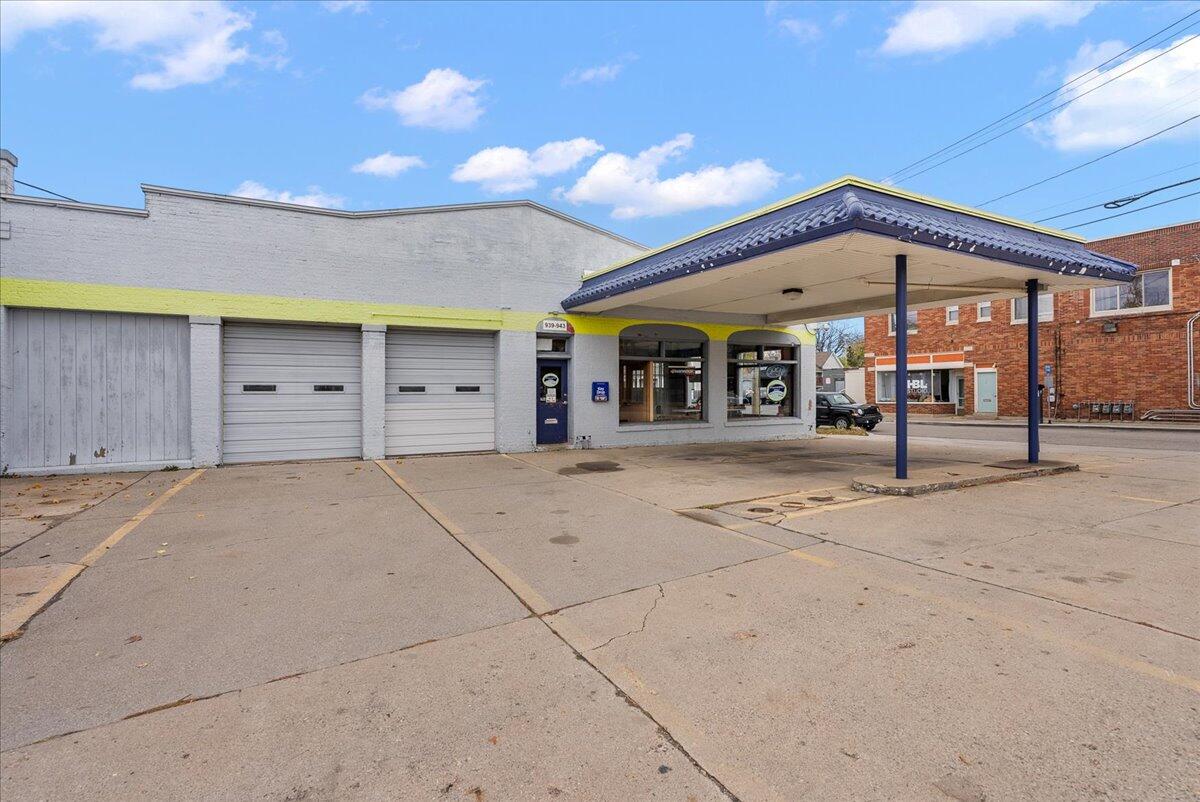 935 & 939 Fulton Street E