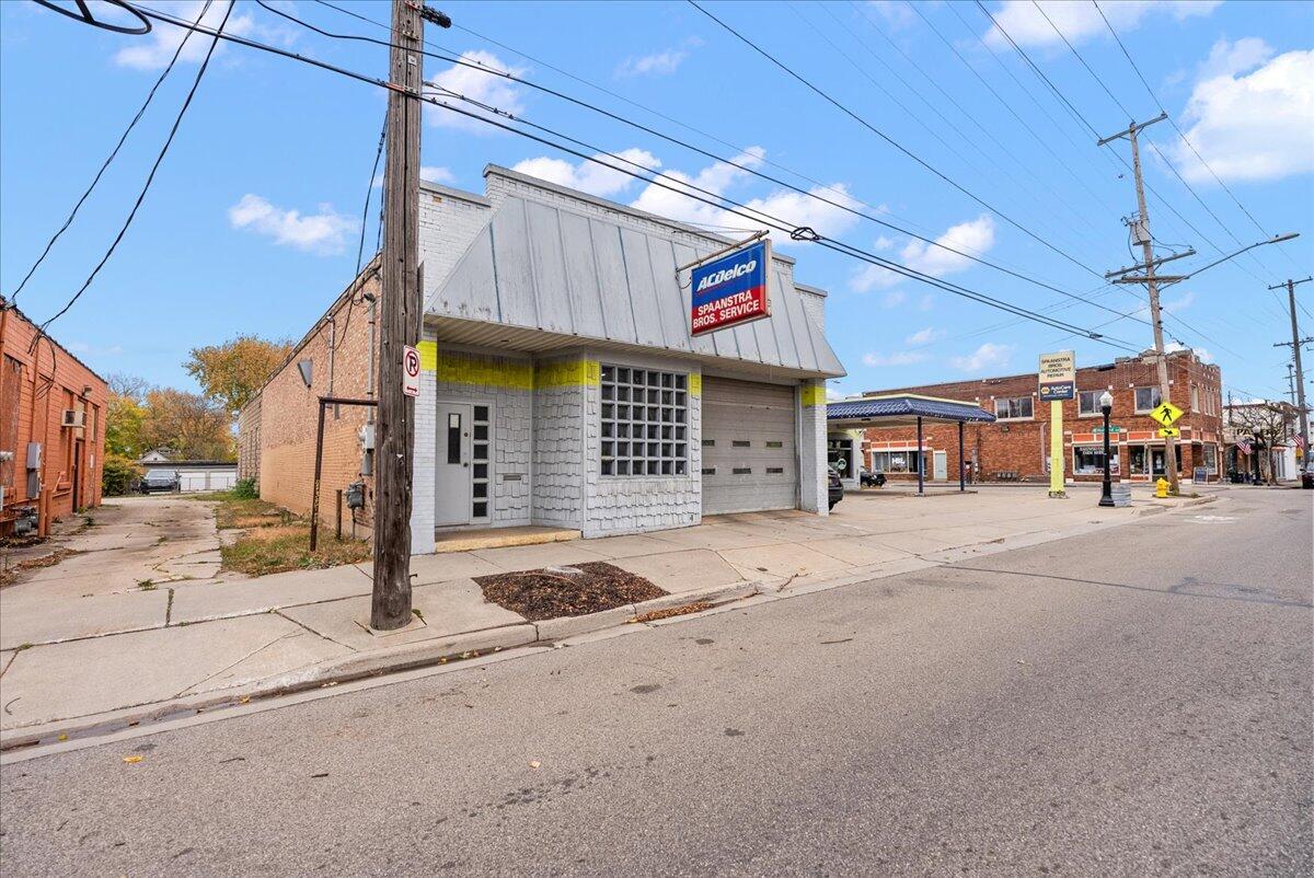 935 & 939 Fulton Street E