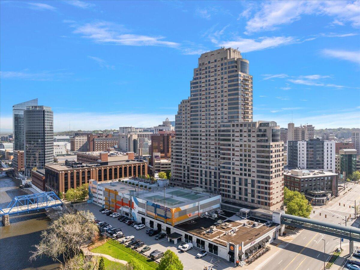 143 Campau Circle NW 1616