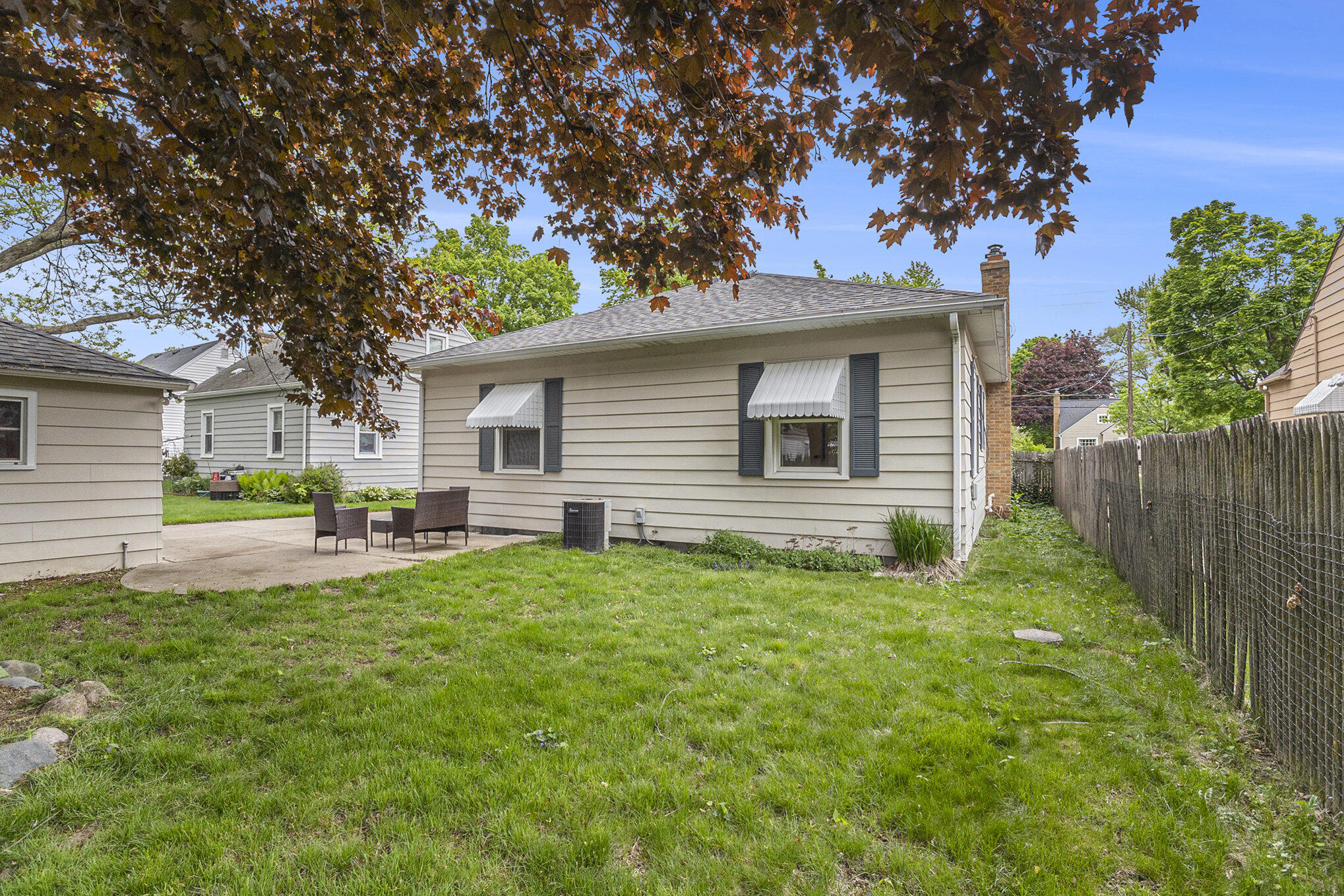 1048 Kelsey Street NE
