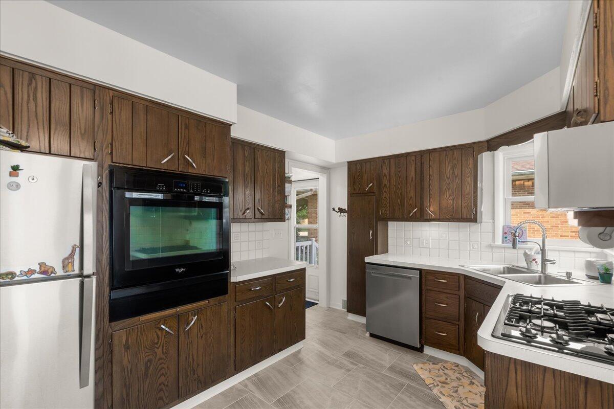 1841 Markwood Lane NW