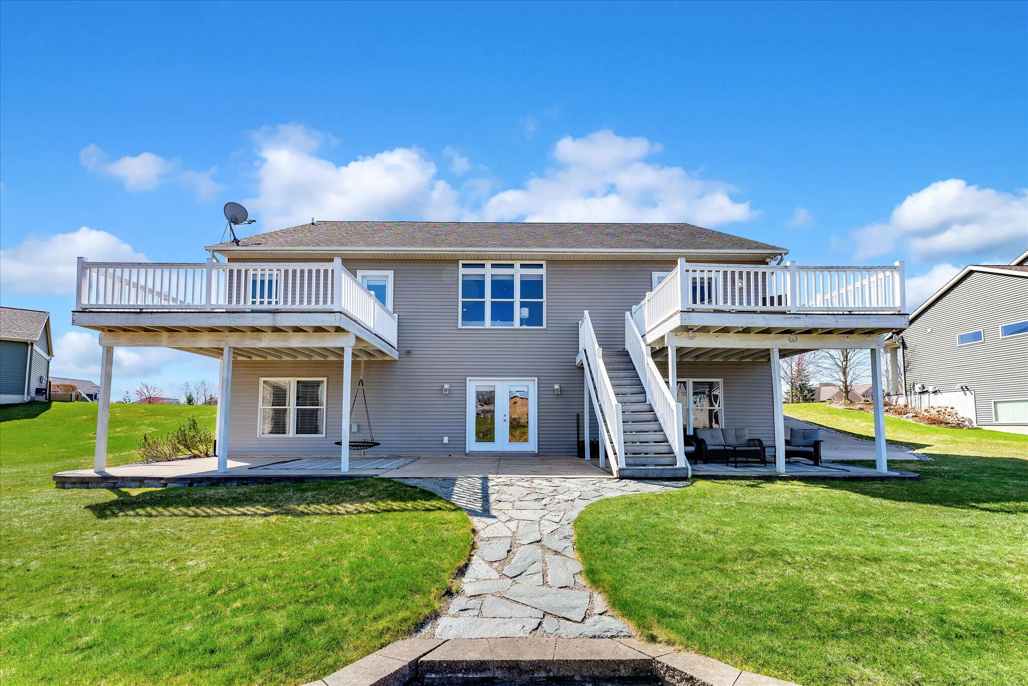 3055 Twin Lakes Drive