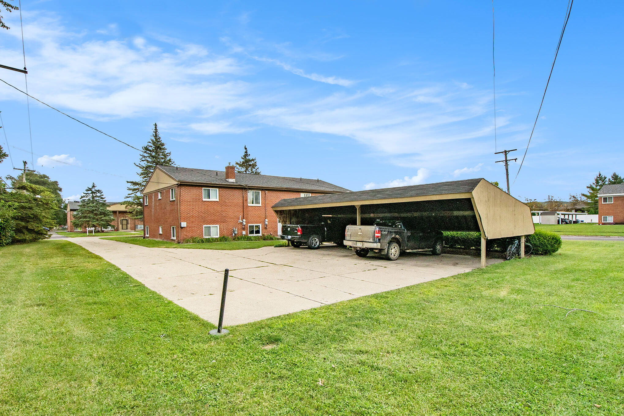 168 & 171 Valley Vista Drive SE