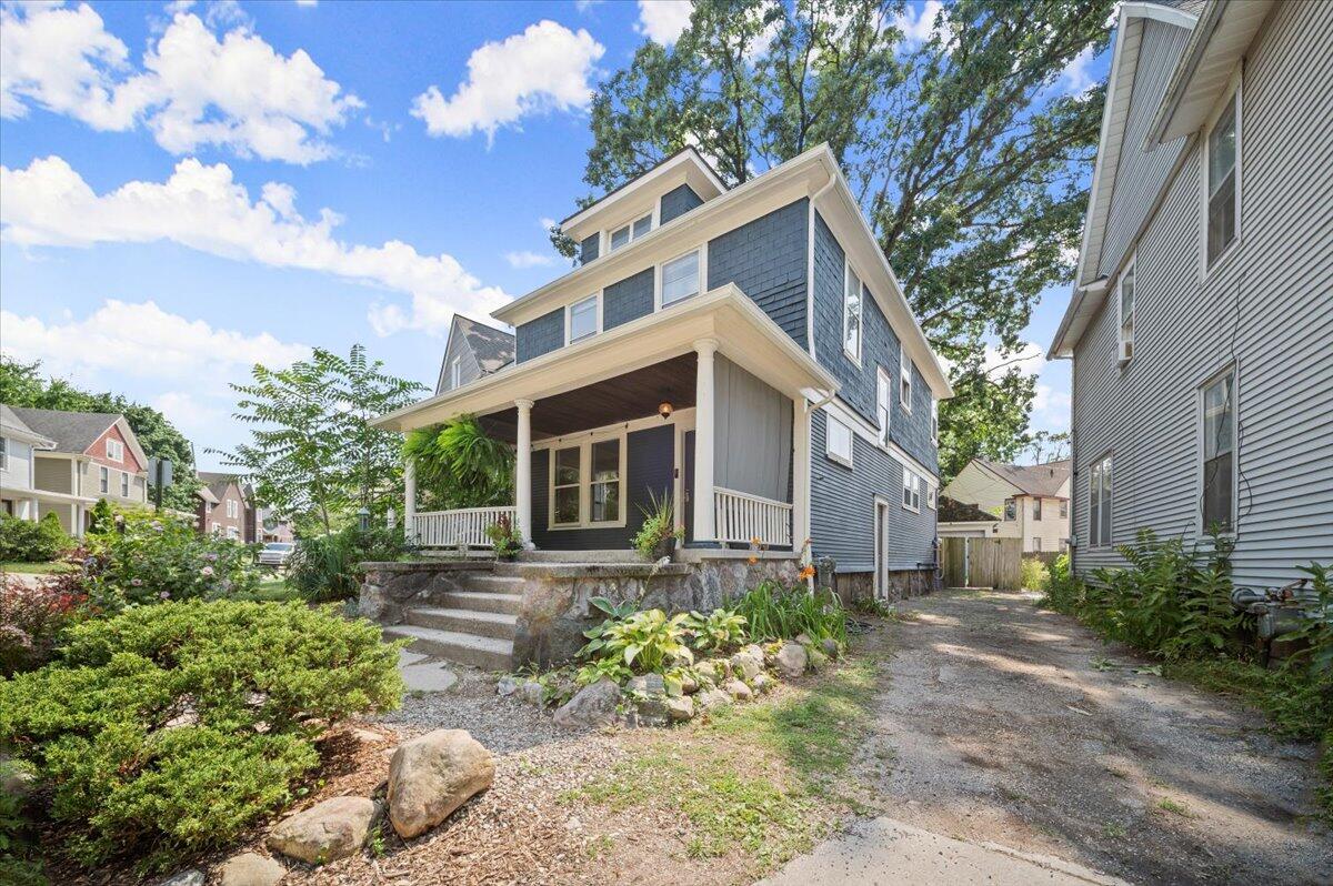 227 Wellington Avenue SE