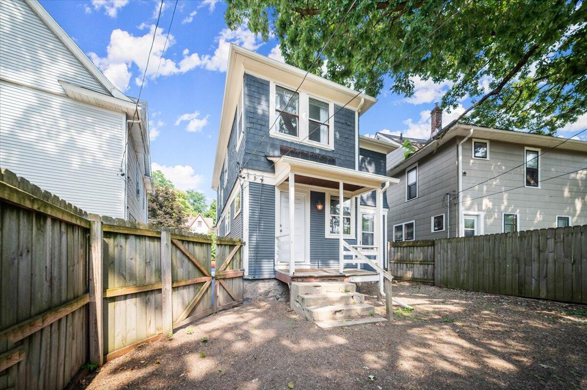 227 Wellington Avenue SE
