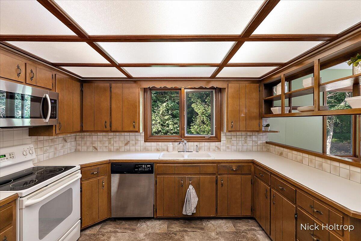 1974 Greenwoods Drive