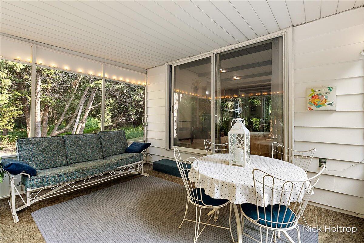 1974 Greenwoods Drive