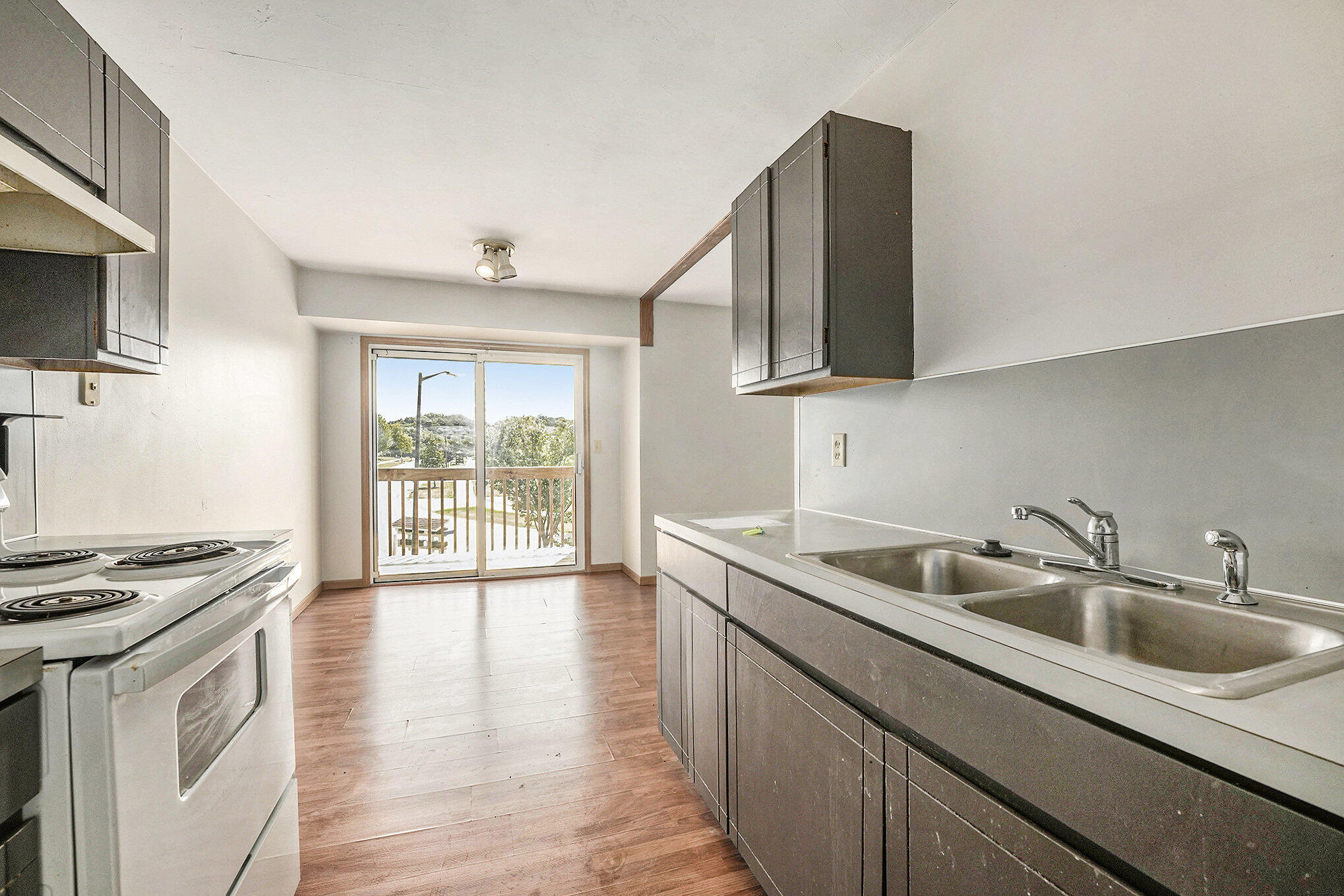 403 Stratford Way