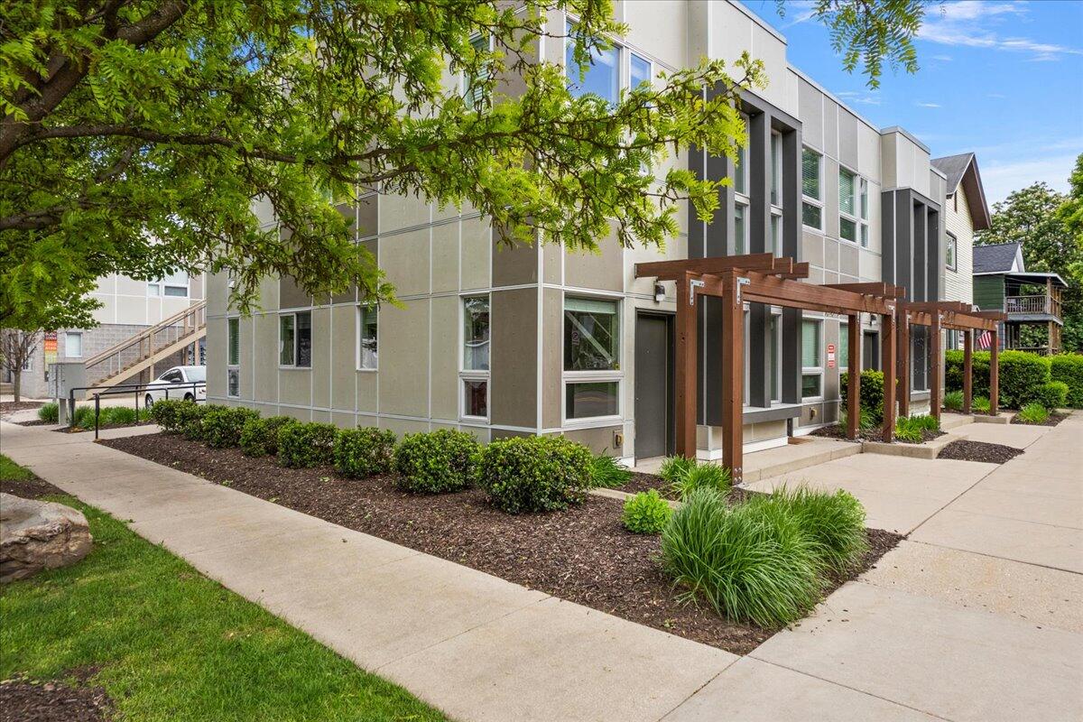 600 Douglas Street NW 600D