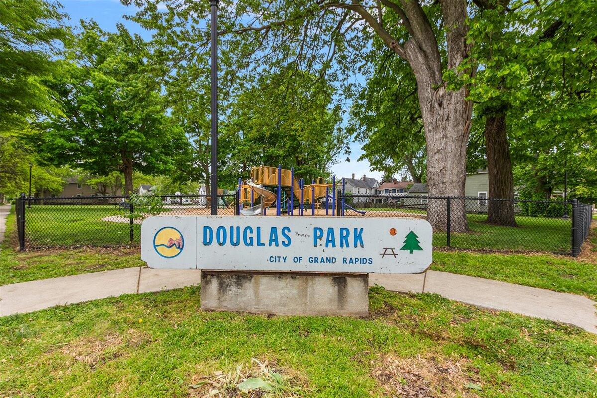 600 Douglas Street NW 600D