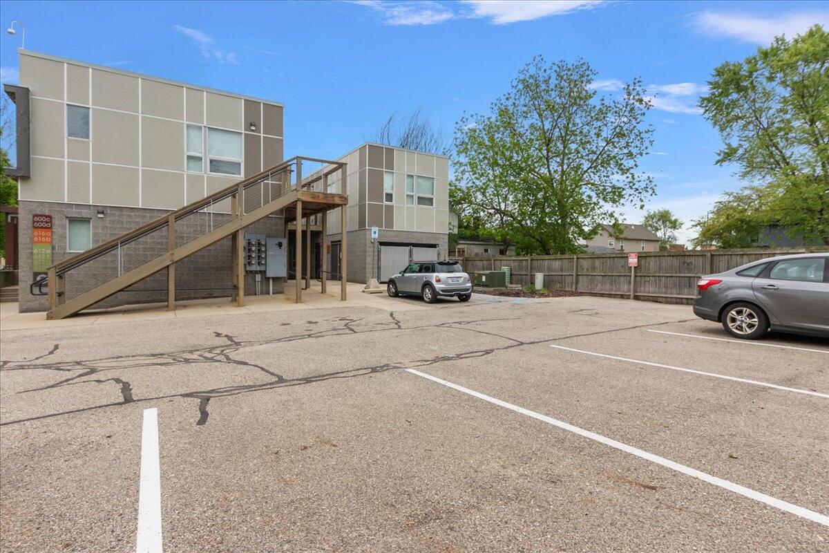 600 Douglas Street NW 600D