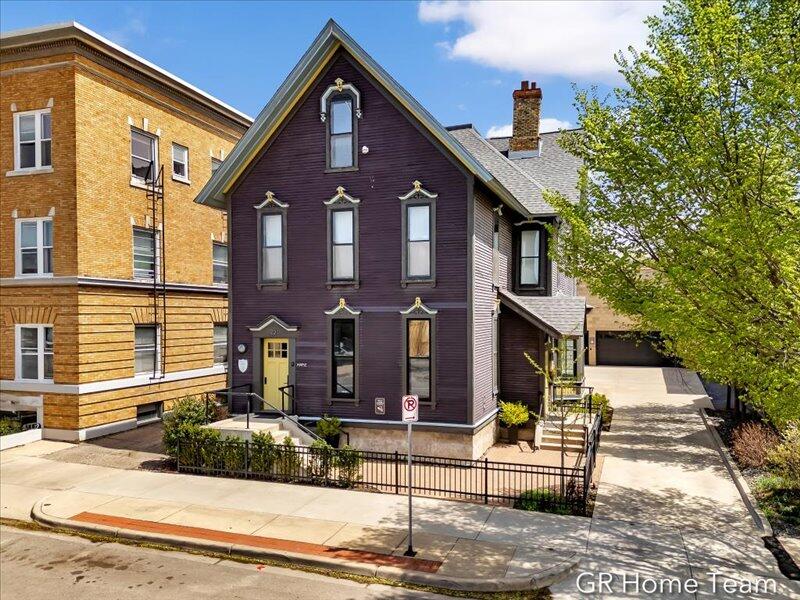22 Jefferson Avenue SE